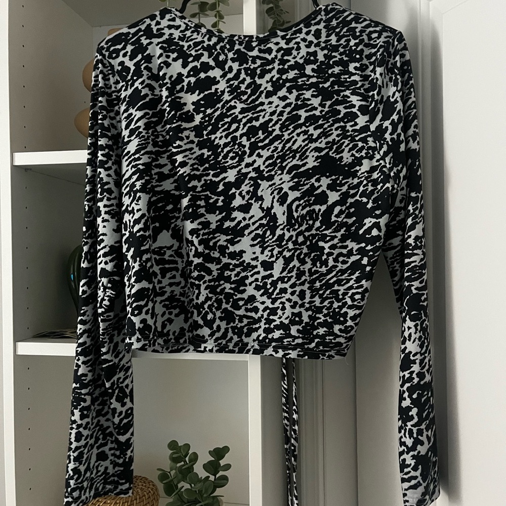 SHEIN Monochrome Abstract Long Sleeve Top